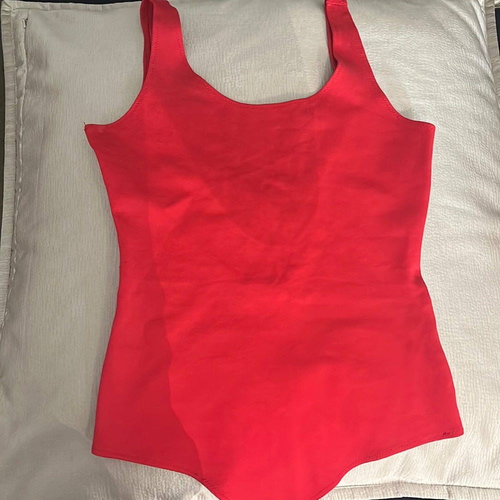 RED SLEEVELESS BODYSUIT SIZE S